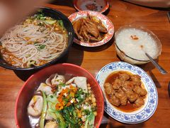 -爆炸头阿姨小四川正宗川味小吃(无任何分店)