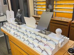 -优医视平价眼镜蔡司依视路折扣工厂店(十里堡店)
