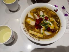 -渝是乎酸菜鱼·川渝小炒(新世界百货望京店)