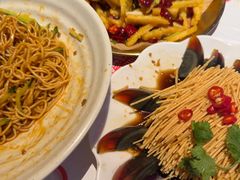 -肥肥虾庄·金牌油焖大虾(汉街SKP店)