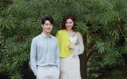 俏皮可爱-巴黎婚纱摄影工作室