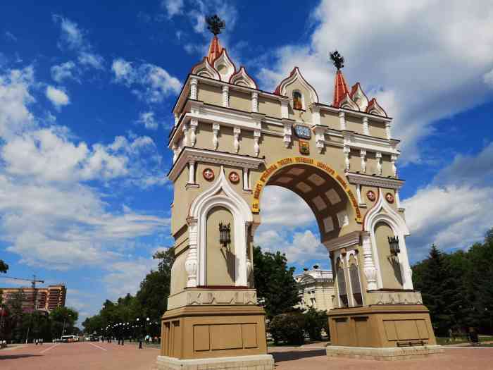 胜利广场-"俄罗斯边境城市海兰泡的凯旋门,也是胜利广.