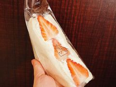 草莓三明治-Fruwich果明治(西单更新场店)