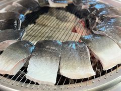 -围炉肉舍•炭烤活鳗•丹东海鲜烤肉(步行街店)