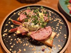 烟熏三文鱼班尼迪蛋-TiKi餐厅酒吧