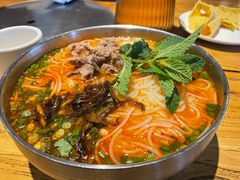 傣味酸汤生烫牛肉米线-云尊府云南菜·蒸汽石锅鱼(学清路店)