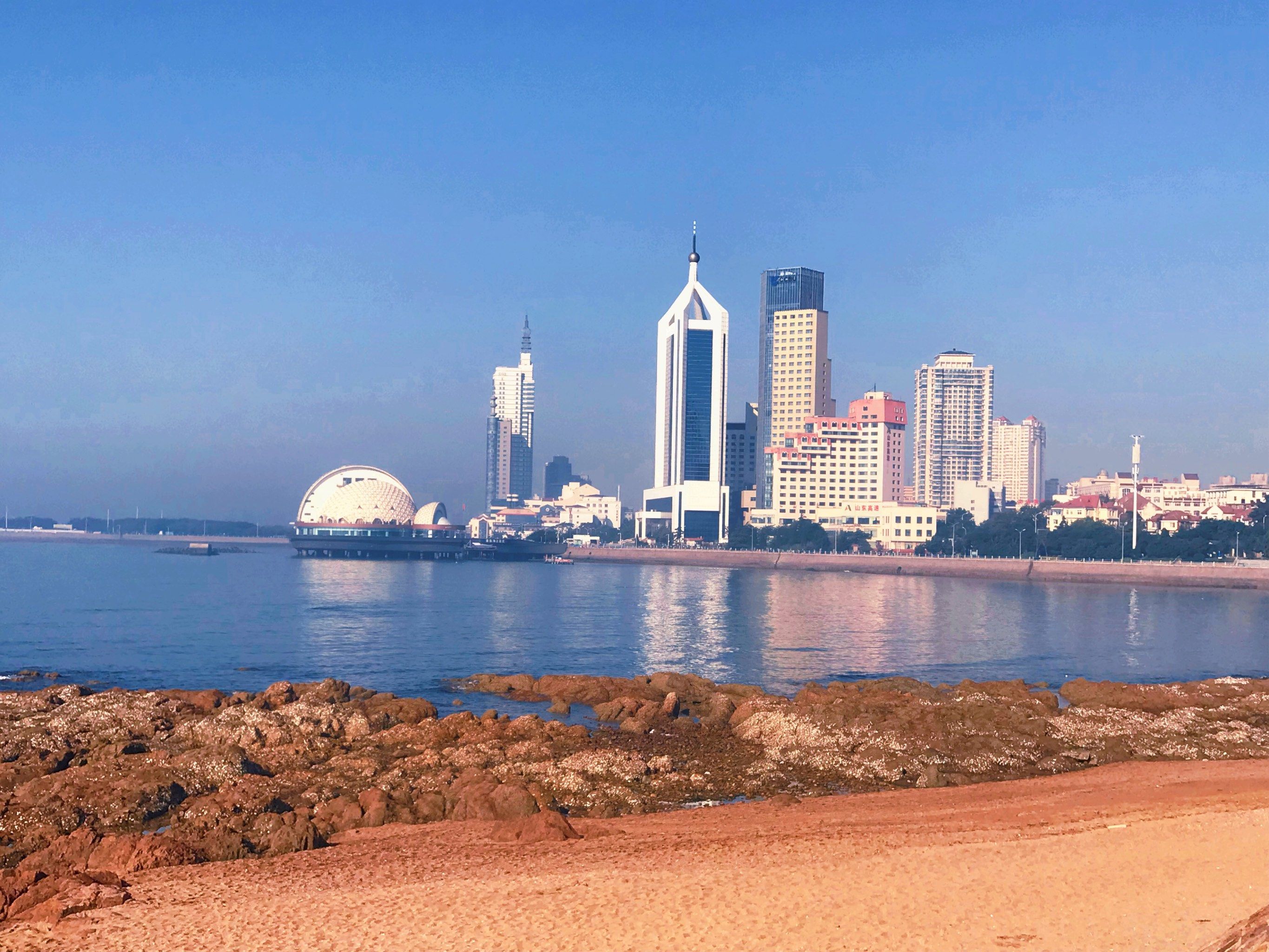 这是烟台海边的景色