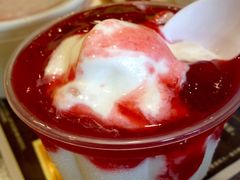 草莓冰淇淋-麦当劳(总统大酒店店)