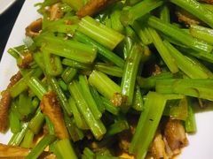 芹菜炒牛肚-晚归月亮湾私家菜(临邑路店)