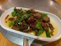 大脚菌炒腊肉-郑件洋芋饭庄