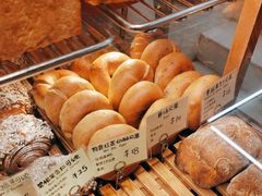 -天井·丑面包搭咖啡
