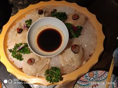 -老牌坊云南鱼豆花火锅(哈西万达店)