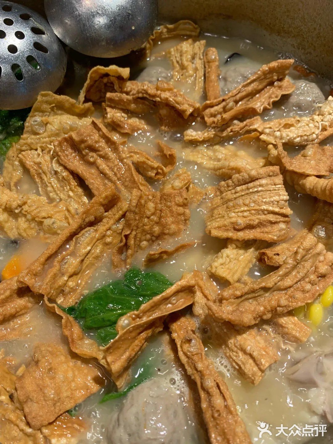 鼎鼎大名的羊城美食鸡煲