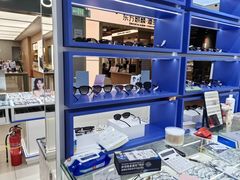 -美式眼镜·授权蔡司.依视路.尼康.豪雅.明月(南翔印象城店)