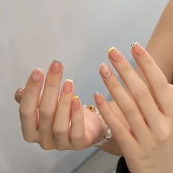 -悦指间美甲美睫