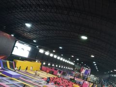 -嘿哟动霸CHUA·新潮玩运动娱乐中心·蹦床滑冰团建乐园
