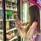 夏天的夜晚🌃就是要和好友吃着烧烤喝着酒🍻