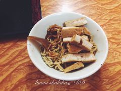 -松树干拌面店