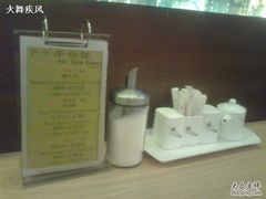 桌上的-港东盛宴烧腊至尊