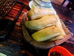 -老滇山寨•云南特色菜•地方菜•民族风情歌舞表演(金碧店)