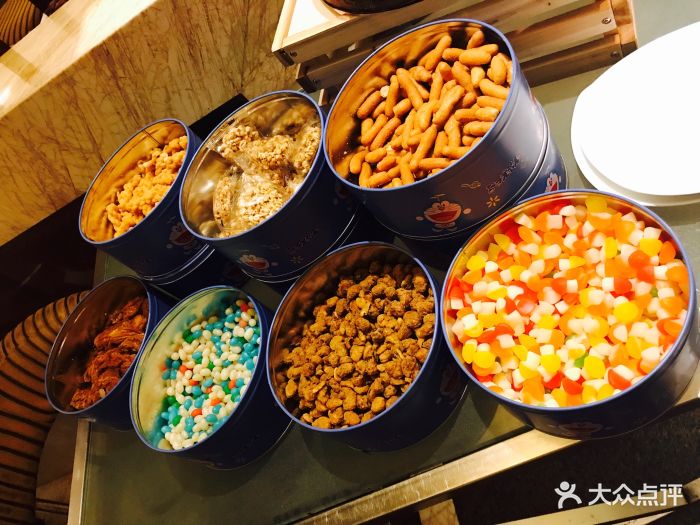 天诚丽筠酒店西餐厅自助餐进门口处的小零食图片 - 第1张