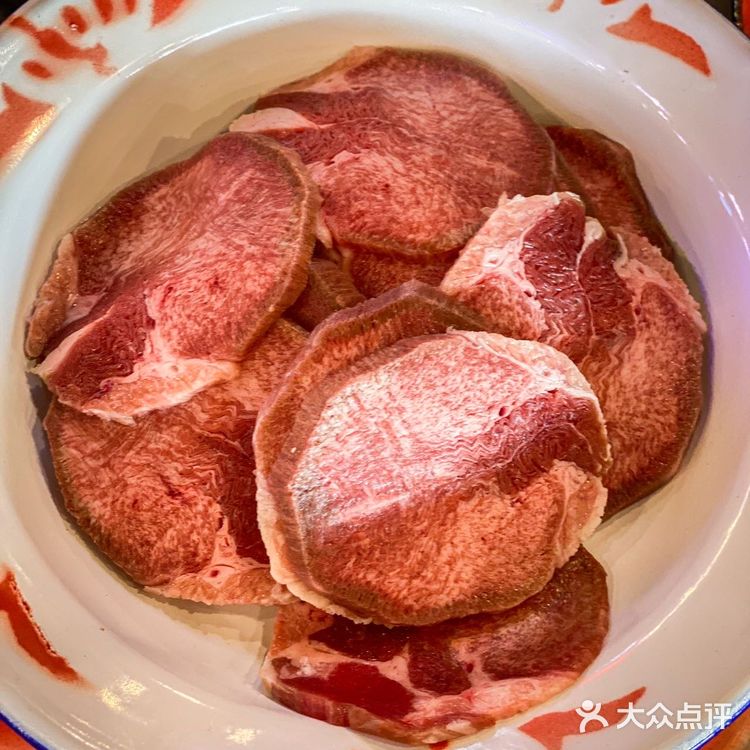 复古风爆棚的烤肉~正宗东北地摊口味