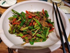小炒黄牛肉-老滇山寨•云南特色菜•地方菜•民族风情歌舞表演(金碧店)