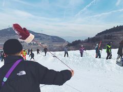 -济南卧虎山滑雪场