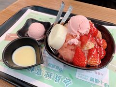 草莓冰沙-鲜芋仙(太原街万达店)