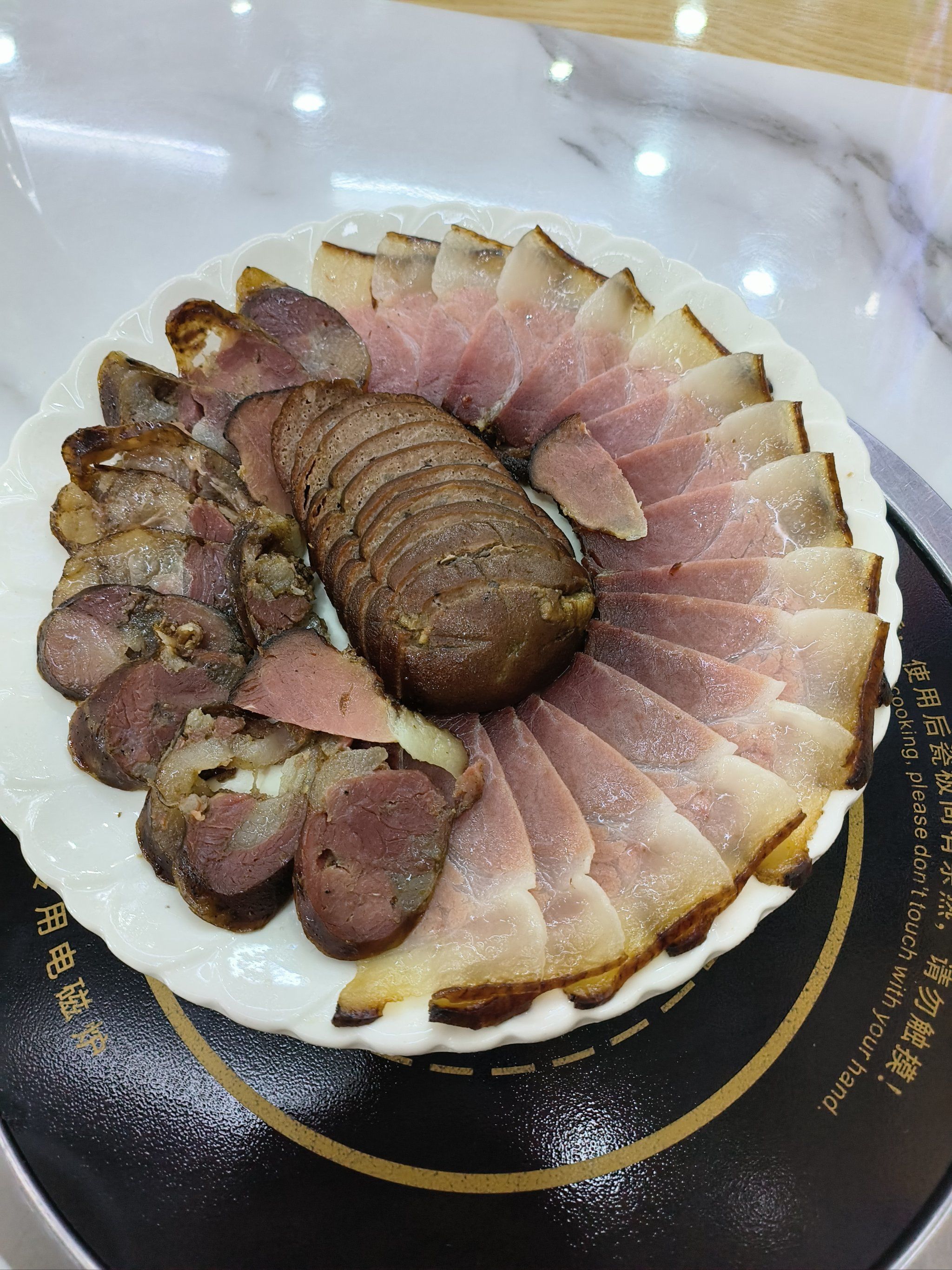 美食美客贵州特色餐厅,菜品丰富,服务非常