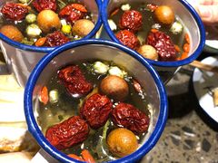 -沪小二炭火蛙锅(淮海中路美食不夜城店)