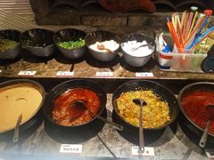 -老牌坊云南鱼豆花火锅(爱建店)