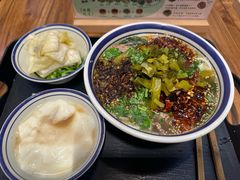 -云阿蛮云南生烫牛肉米线(奉贤路店)