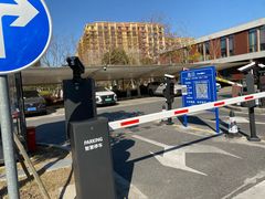 -雪绒花路停车场