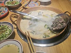 -洱火云南酸菜牛肉火锅(石景山当代商城店)