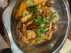 -愉肴麻辣香锅(中山路店)