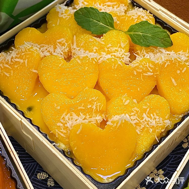 在深圳！！吃到了满满水果提拉米苏🤤