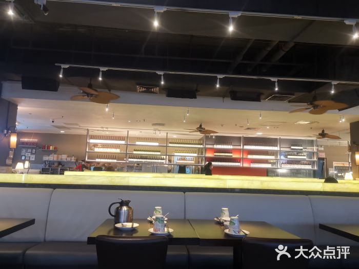 大头虾越式风味餐厅(光明广场店)大堂图片