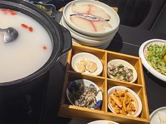 -牛牛和牛海鲜粥底火锅(长虹国际城店)