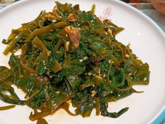 菠菜拌毛蚬子-添福来墨鱼饺子 · 海鲜东北菜(大连星海·黄浦路店)