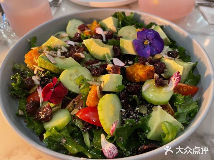 走神alldaybrunch·bistro(愚园路镇宁店)藜麦牛油果沙拉图片