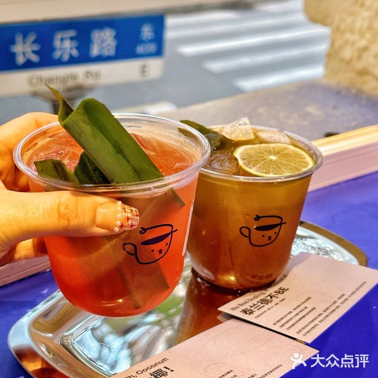 被克莱因蓝色调包围的咖啡馆💙