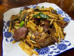 腊肉炒笋尖-苗湘食府(十年店)