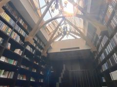 -钟书阁(松江泰晤士小镇店)