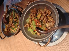 泡子姜烧牛蛙-吃饭皇帝大土家民族菜(正大广场店)