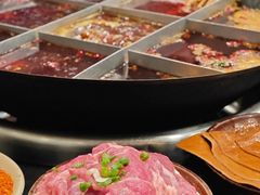 -渝嘴小老弟老火锅(华新村店)