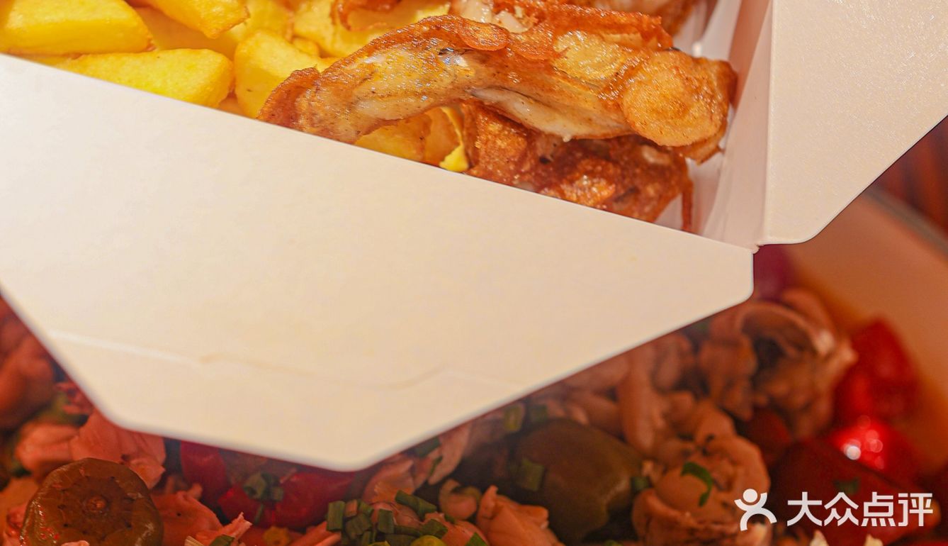 南京这家泡椒牛蛙饭巨巨巨好吃阿，说好晚上不吃饭的呢😭