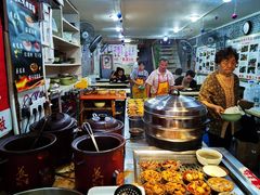 -董哥山城碗碗香(美专校街店)