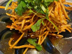 皮蛋拌馓子-靓靓蒸虾·头牌蒸虾(雪松路总店)