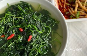 Clear Soup with White Cauliflower